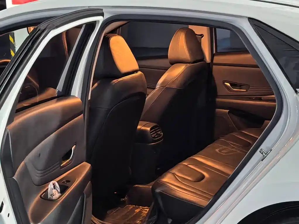 Hyundai Elantra — миниатюра 12
