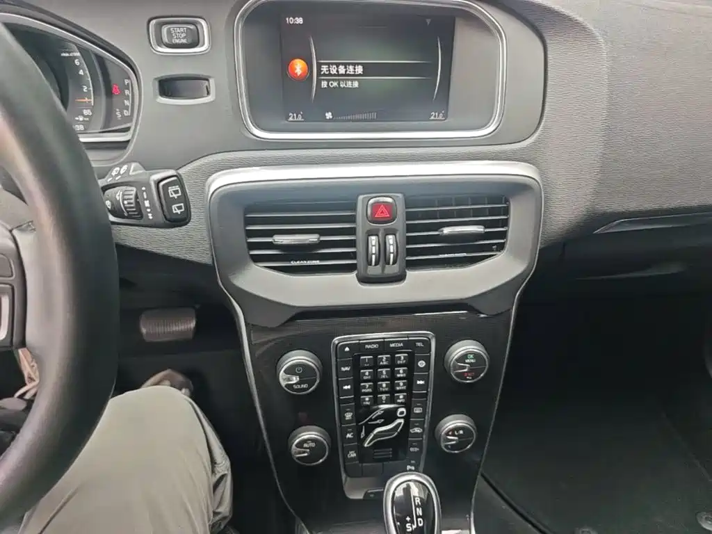 Volvo V40 — миниатюра 13