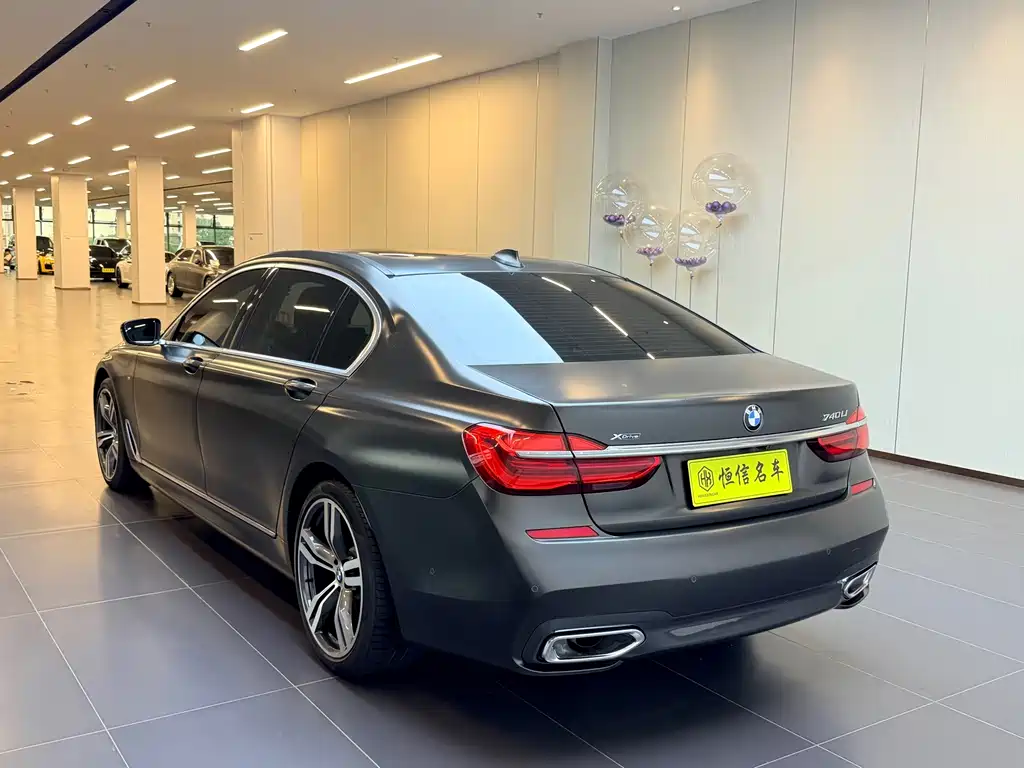 BMW 7 Series — миниатюра 5