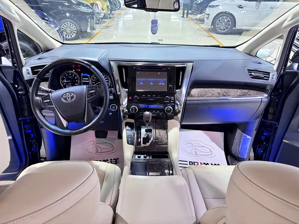 Toyota Alphard 2018 3.5L Luxury