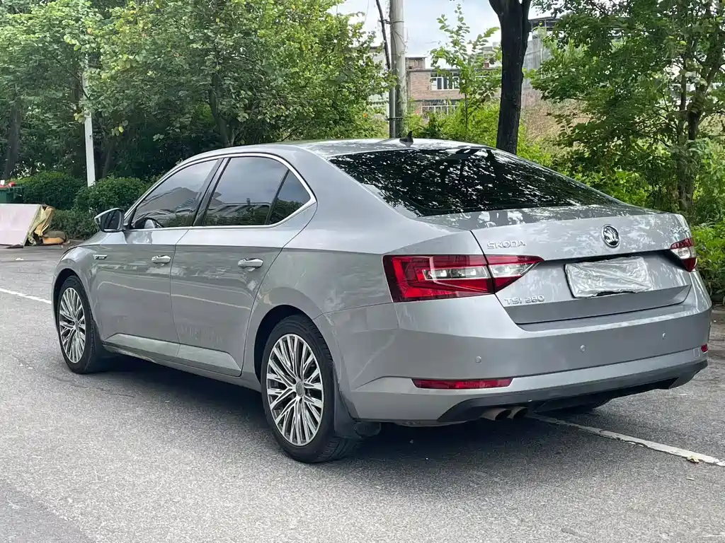 Skoda Superb — миниатюра 4
