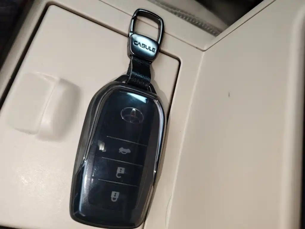 Toyota Camry — миниатюра 12