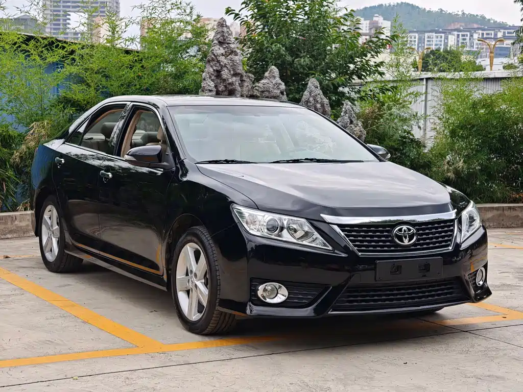 Toyota Camry — миниатюра 3