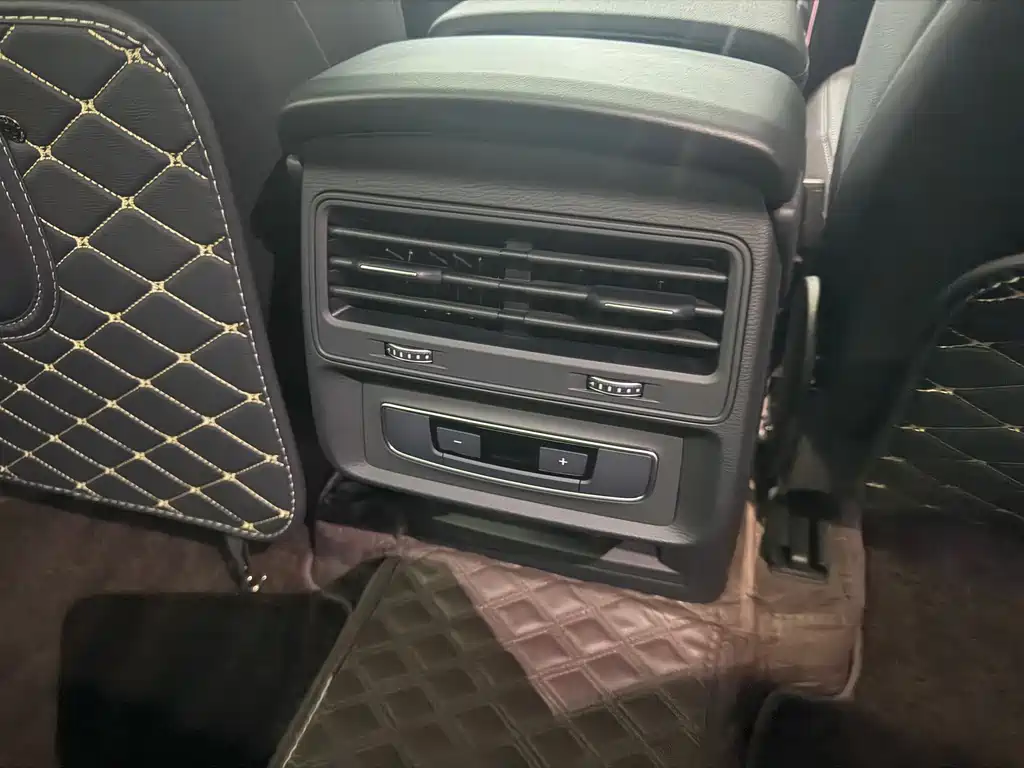 Audi Q7 — миниатюра 10