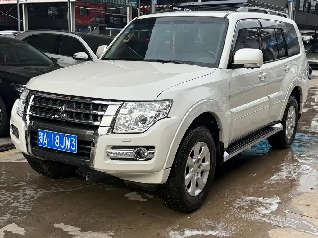 Mitsubishi Pajero (Import) 2019