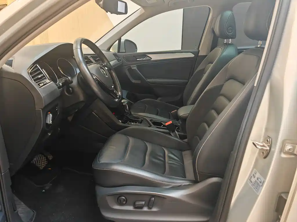 Volkswagen Tiguan L L 2020 330TSI AT Comfort VI