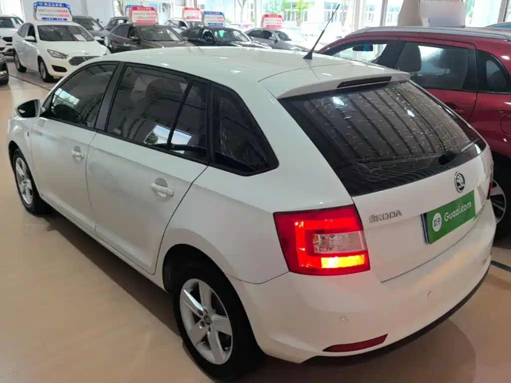 Skoda Rapid Spaceback — миниатюра 5