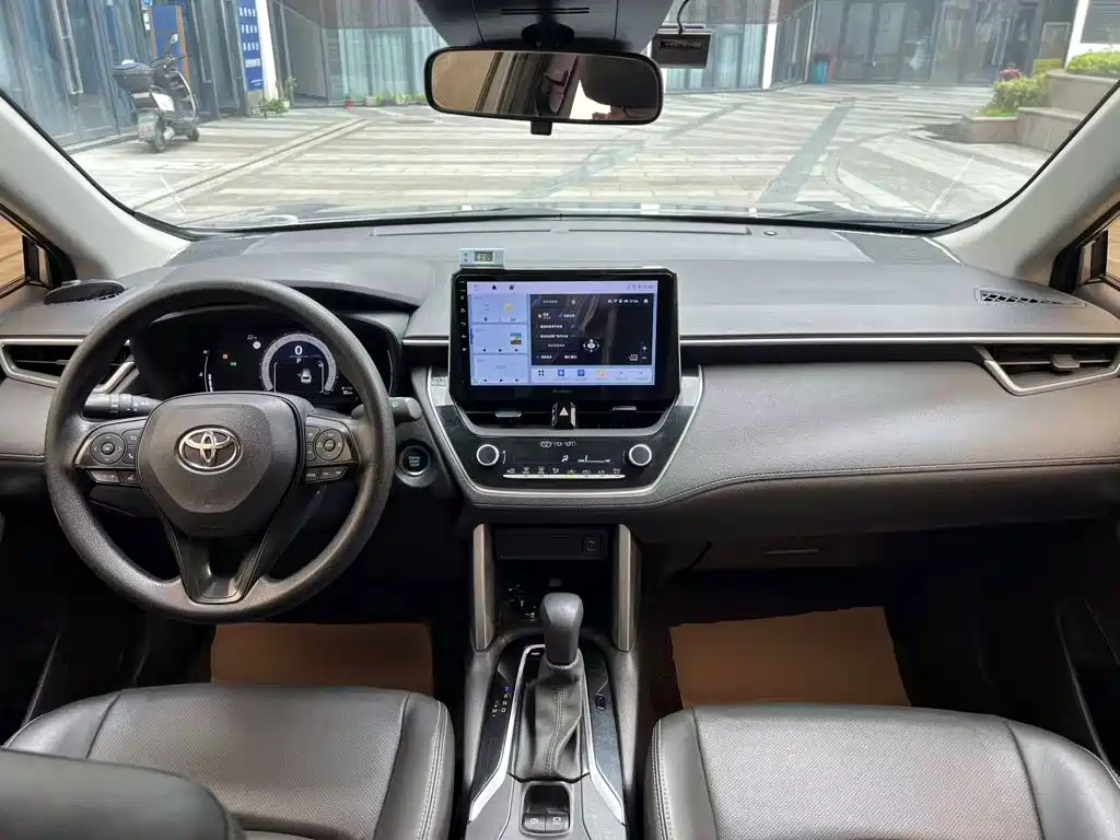 Toyota Corolla Cross — миниатюра 10
