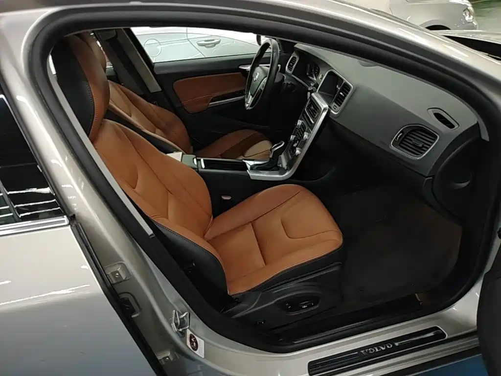 Volvo S60 — миниатюра 25