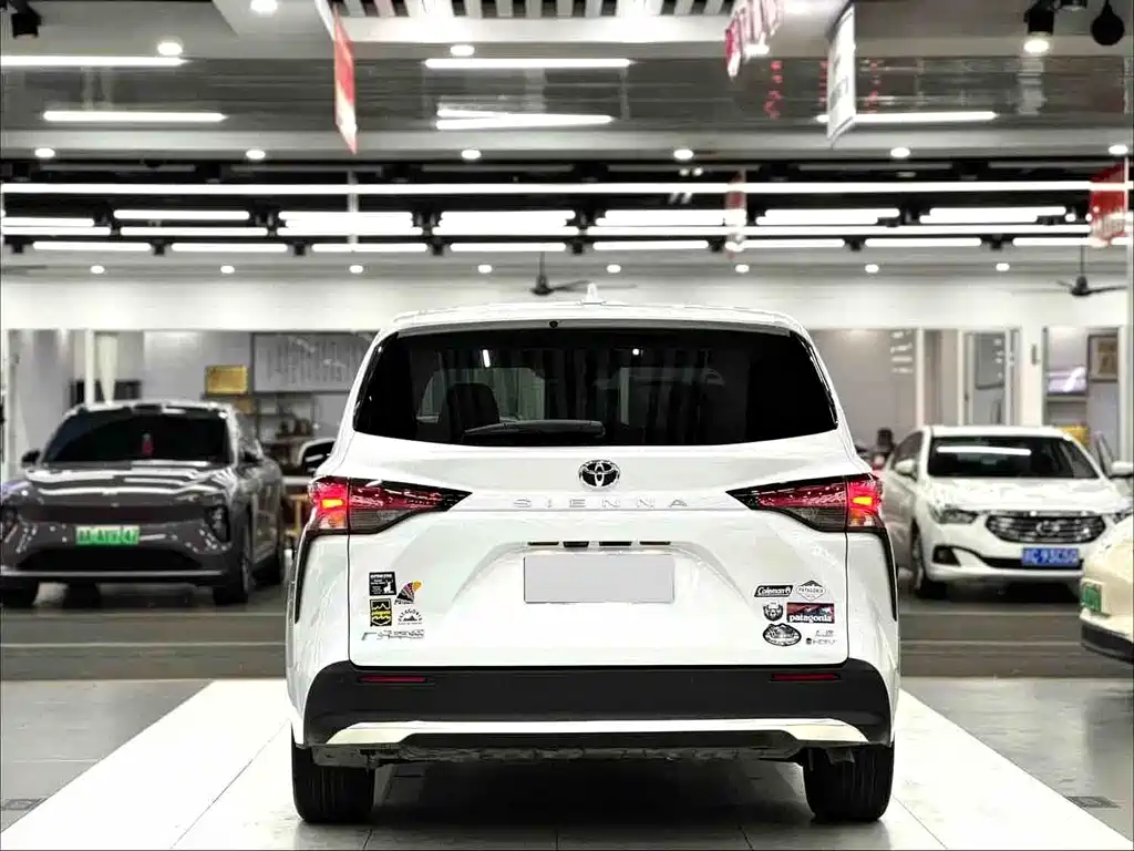 Toyota Sienna — миниатюра 5