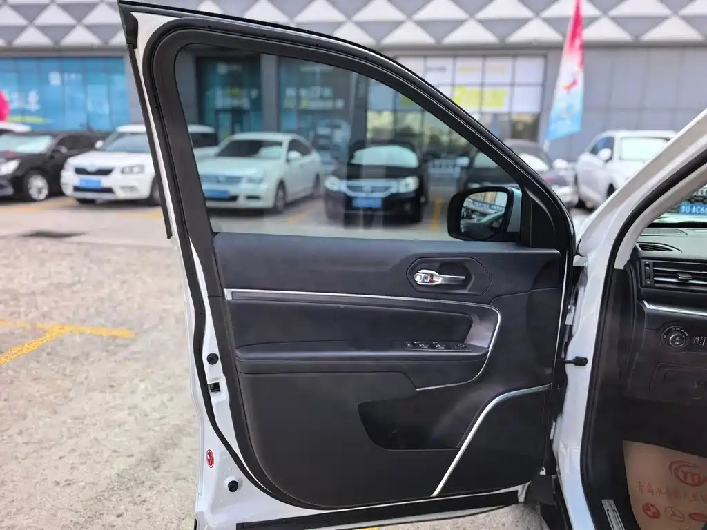 Jeep Grand Commander — миниатюра 10