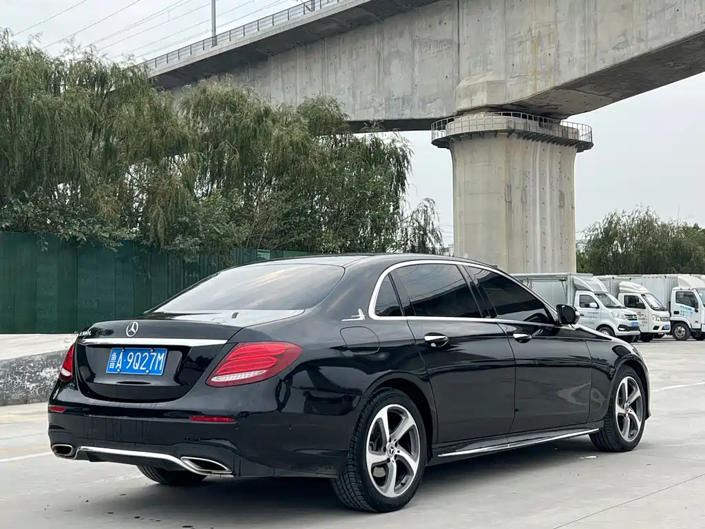 Mercedes-Benz E-Class — миниатюра 5