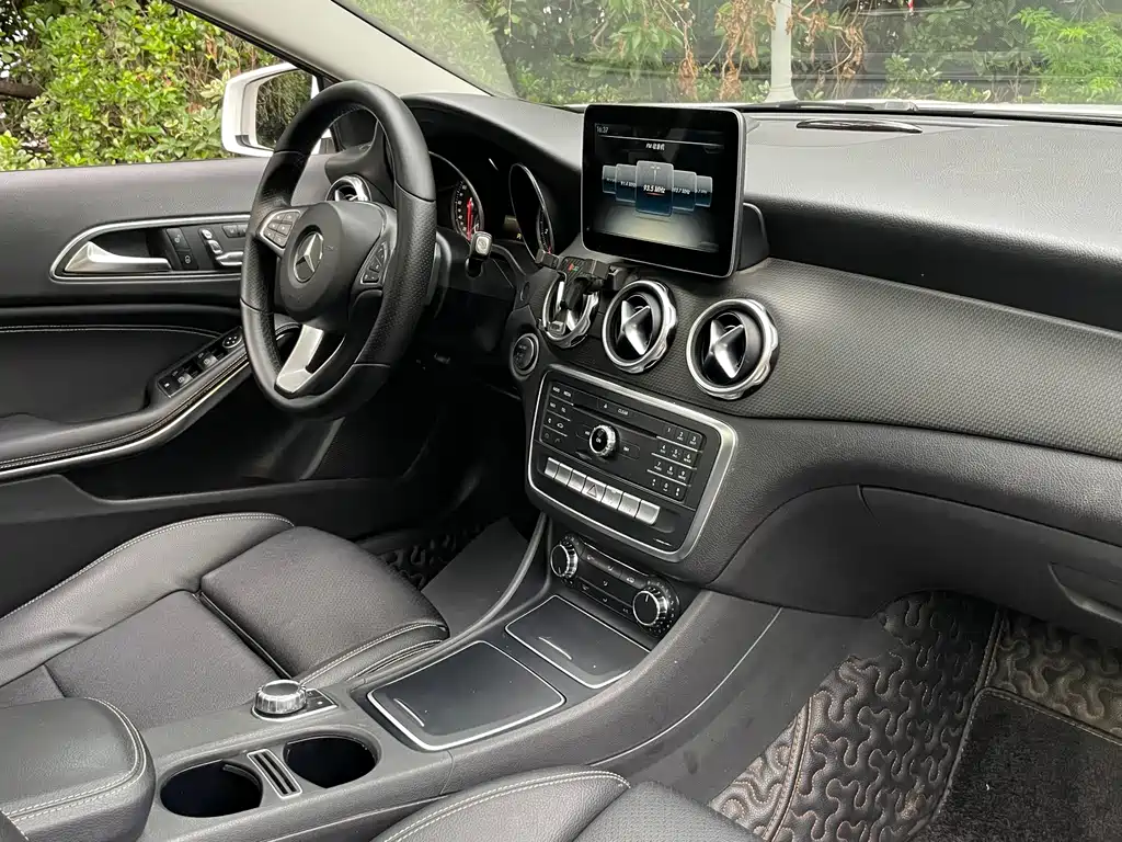 Mercedes-Benz GLA — миниатюра 13
