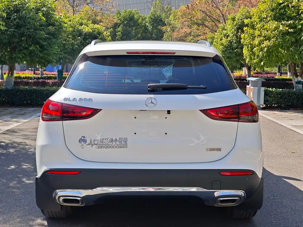 MERCEDES-BENZ GLA
