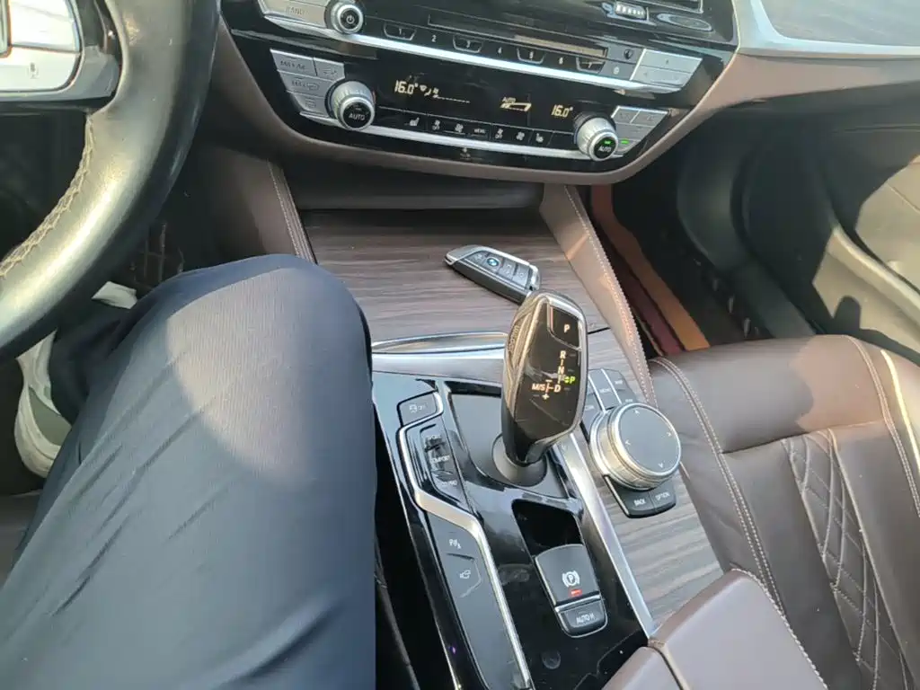 BMW 5 Series — миниатюра 14