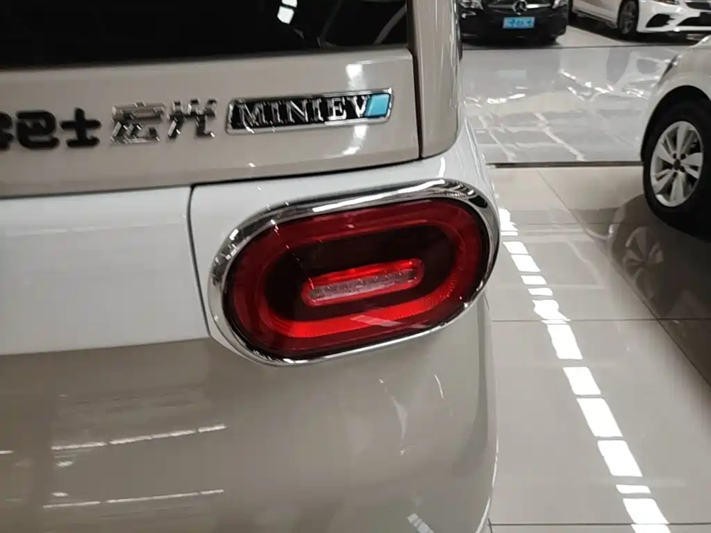 Wuling MINIEV — миниатюра 8