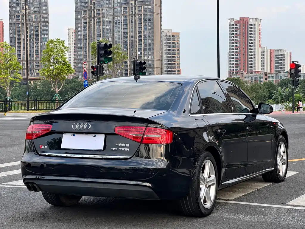 Audi A4L — миниатюра 12