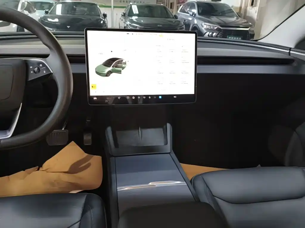 Tesla Model 3 — миниатюра 13