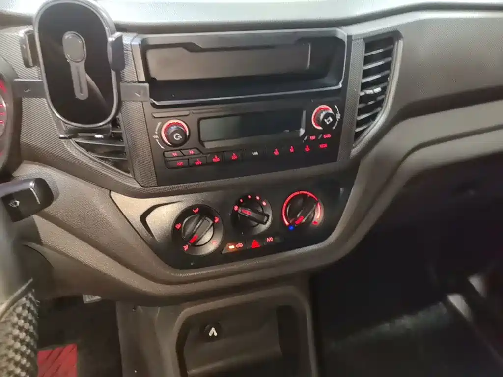 Wuling Hongguang V — миниатюра 13