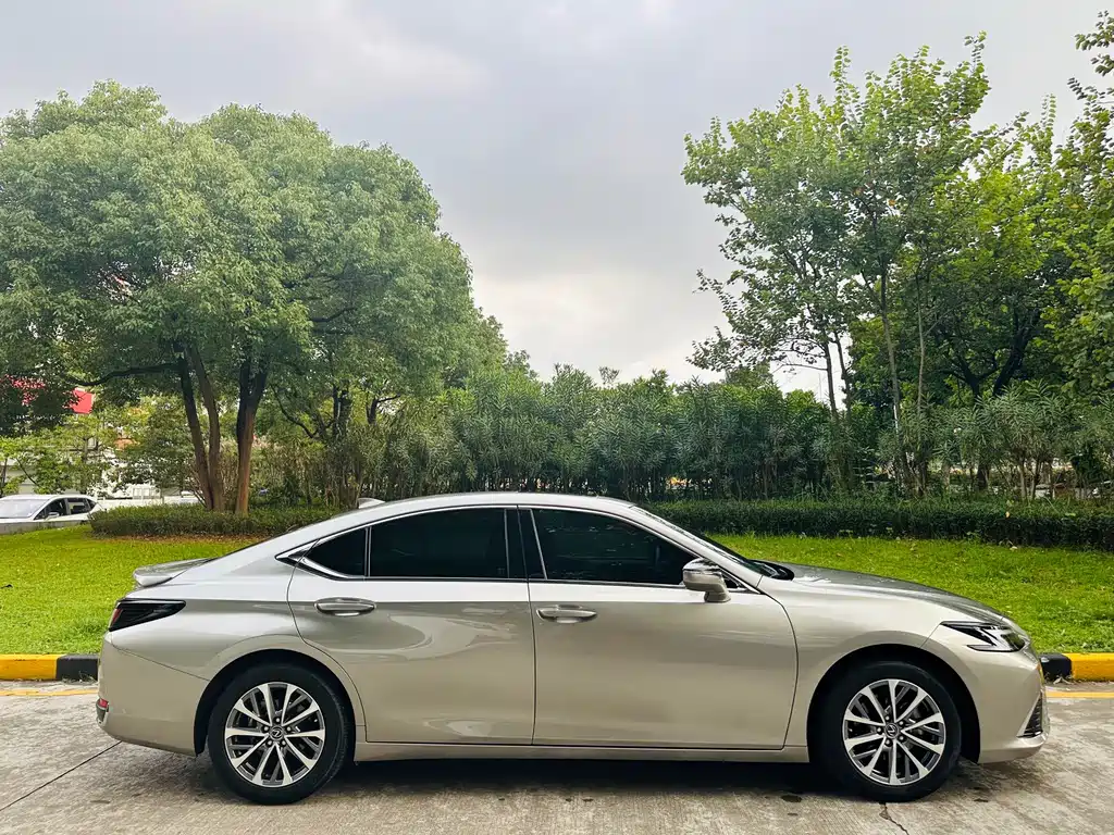 Lexus ES — миниатюра 4