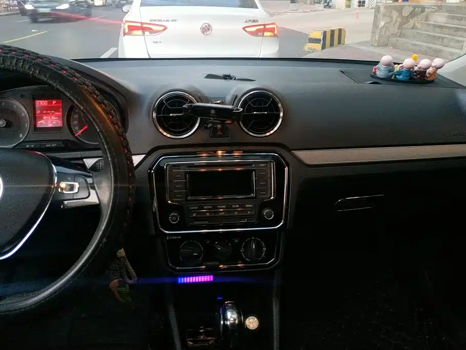 Volkswagen Jetta — миниатюра 13