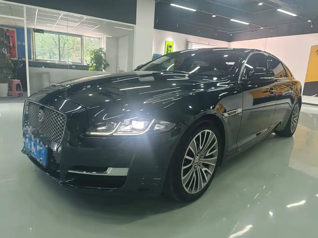 Jaguar XJ — миниатюра 3