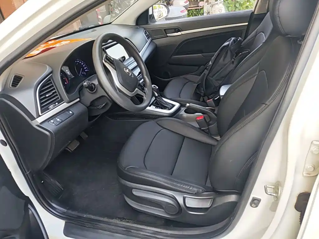 Hyundai Elantra — миниатюра 15