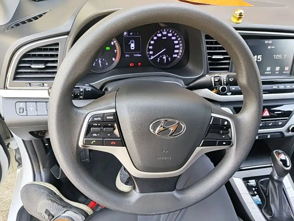 Hyundai Elantra — миниатюра 11