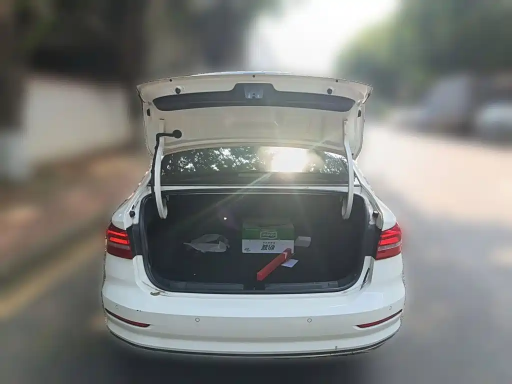 Volkswagen Lavida — миниатюра 10