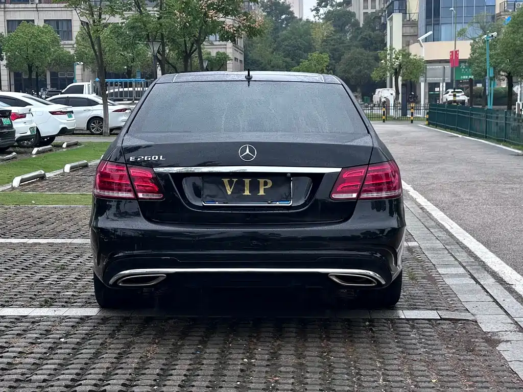 Mercedes-Benz E-Class — миниатюра 14