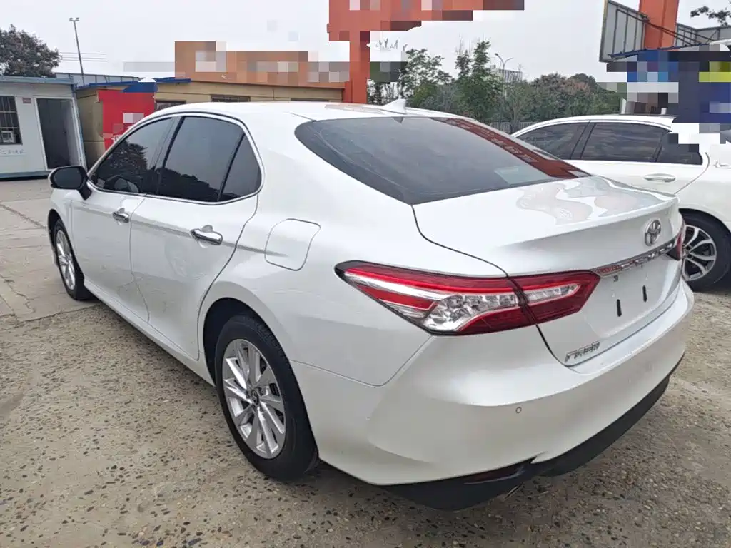 Toyota Camry — миниатюра 5