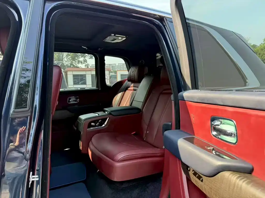 Rolls-Royce Cullinan 2018 мест