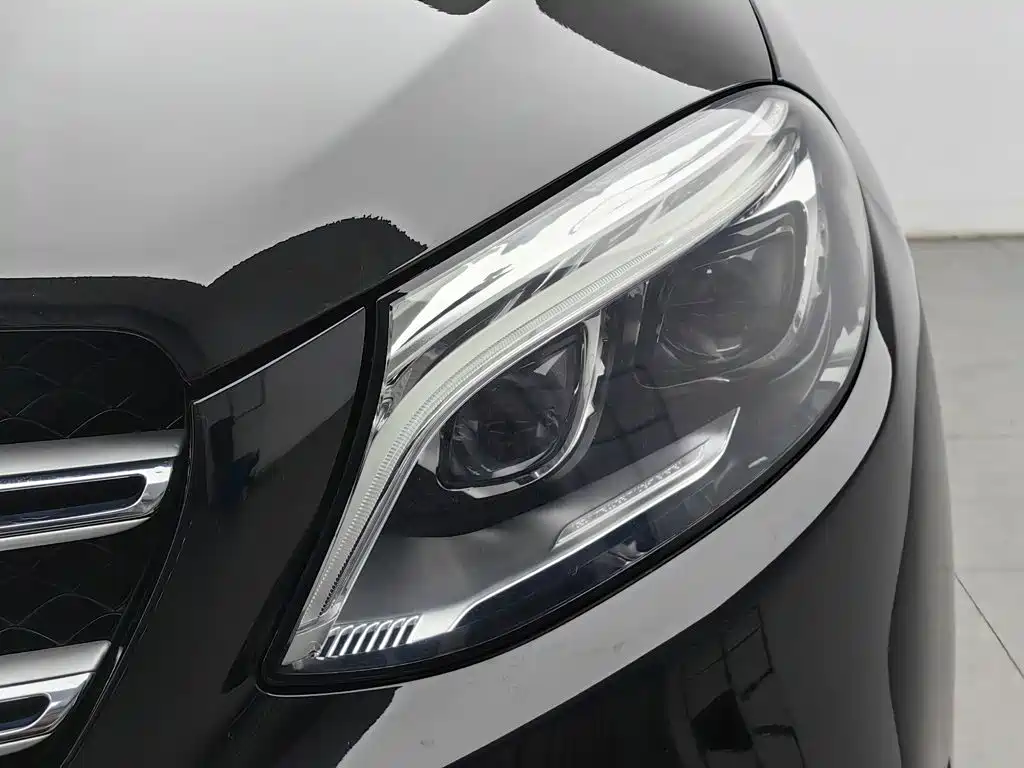 Mercedes-Benz GLE (Import) — миниатюра 7