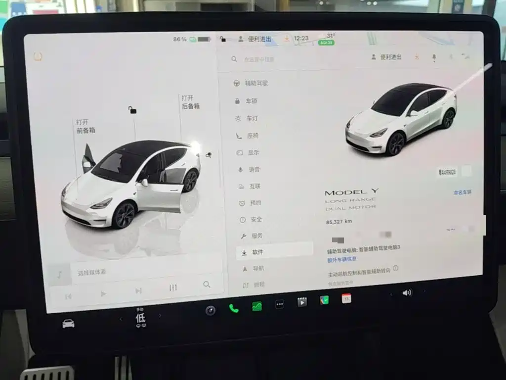 Tesla Model Y — миниатюра 12
