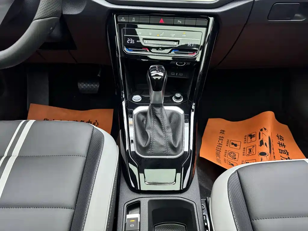 VOLKSWAGEN T ROC EXPLORING SONGS