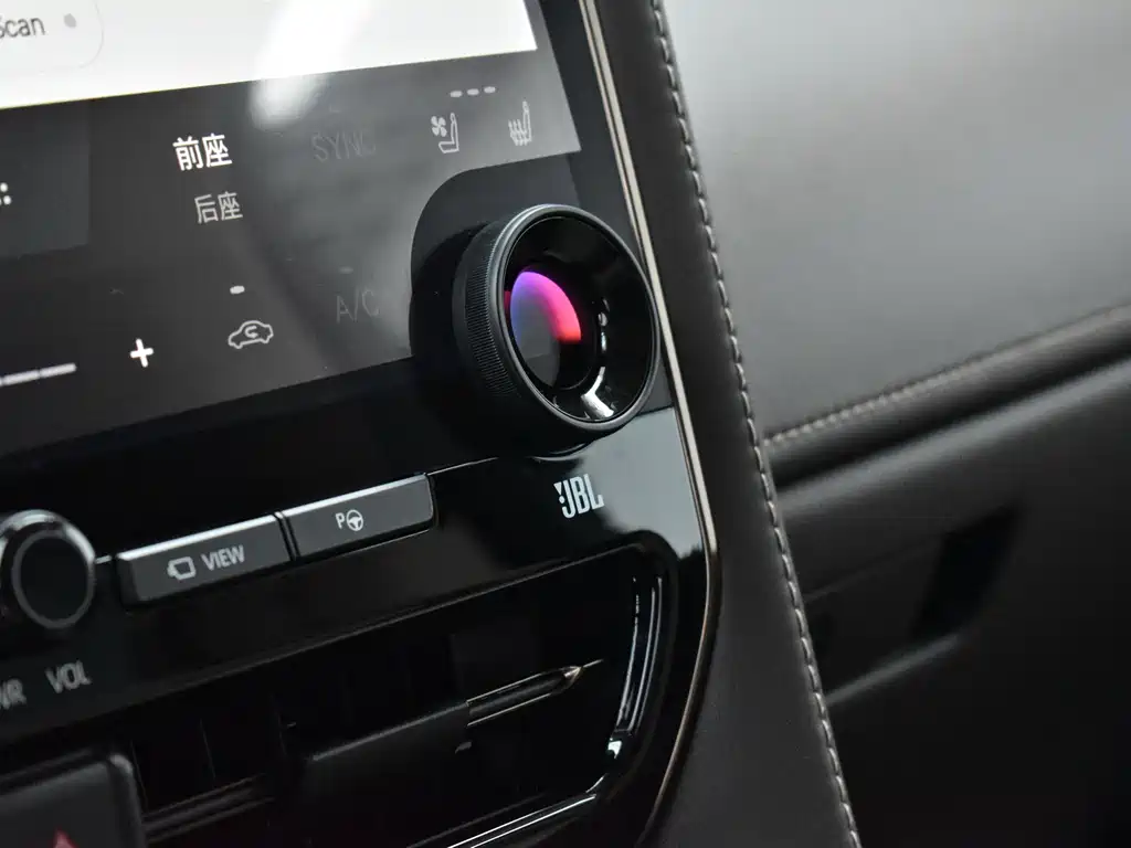Toyota Alphard — миниатюра 14
