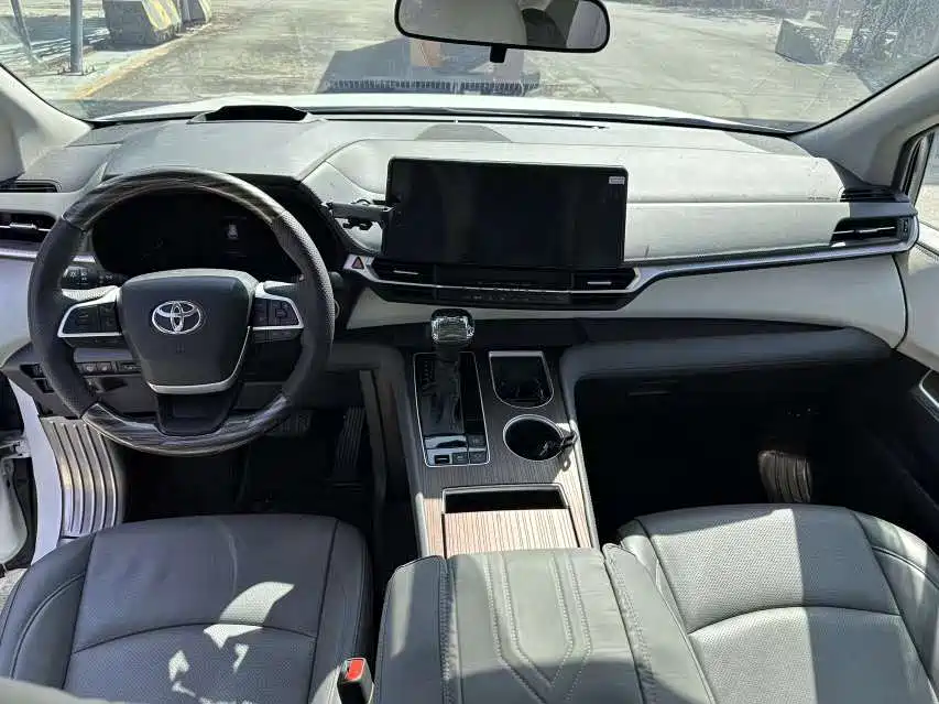 Toyota Sienna — миниатюра 4