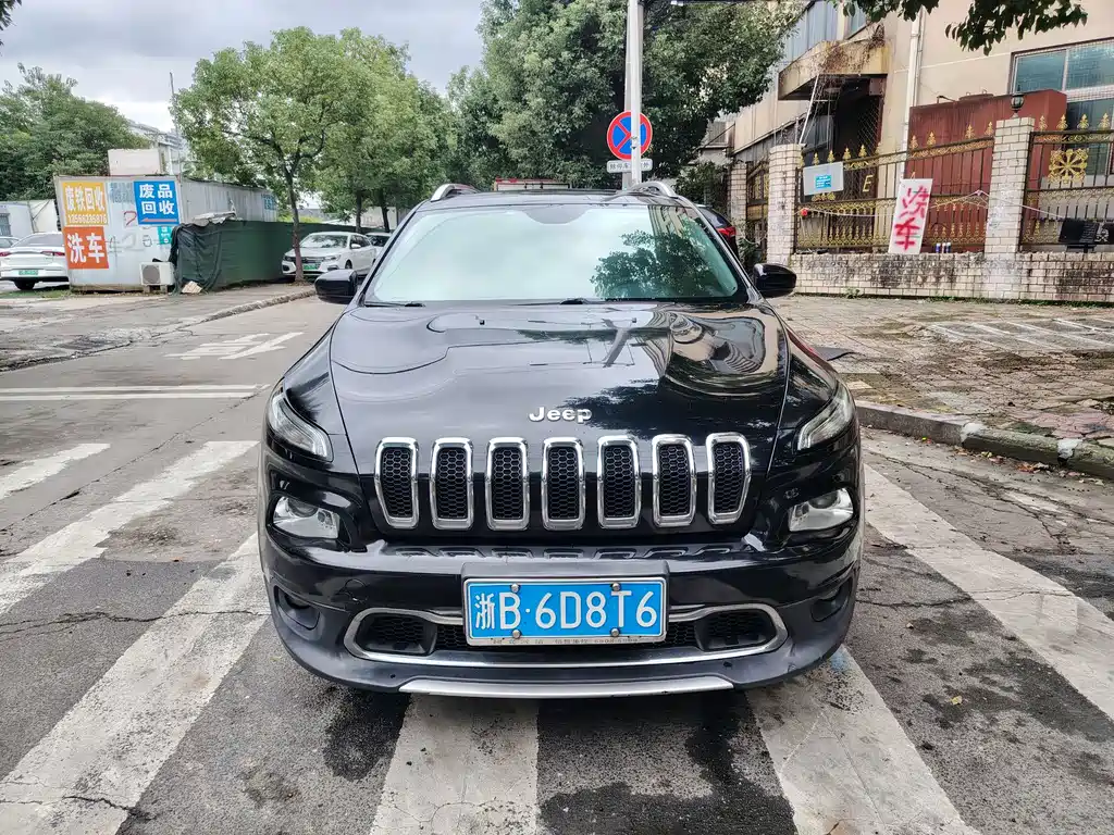 Jeep Cherokee — миниатюра 2