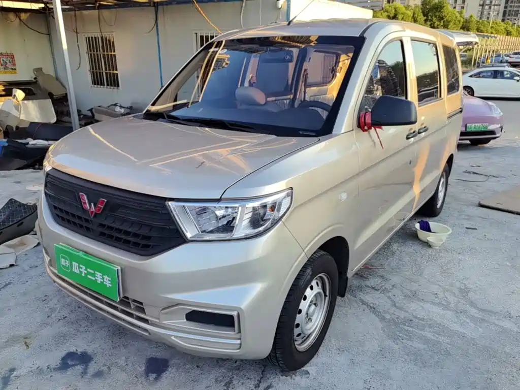 Wuling Hongguang V