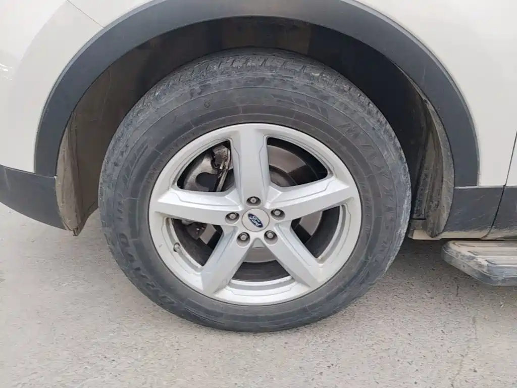 Ford Explorer (Import) — миниатюра 23