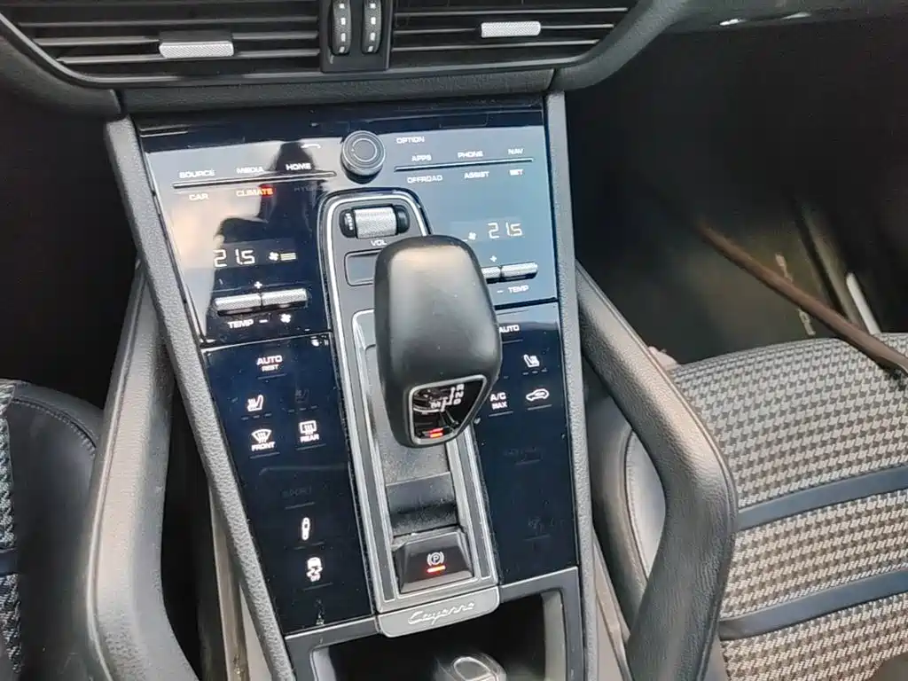 Porsche Cayenne — миниатюра 14