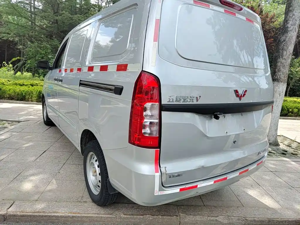 Wuling Hongguang V — миниатюра 5