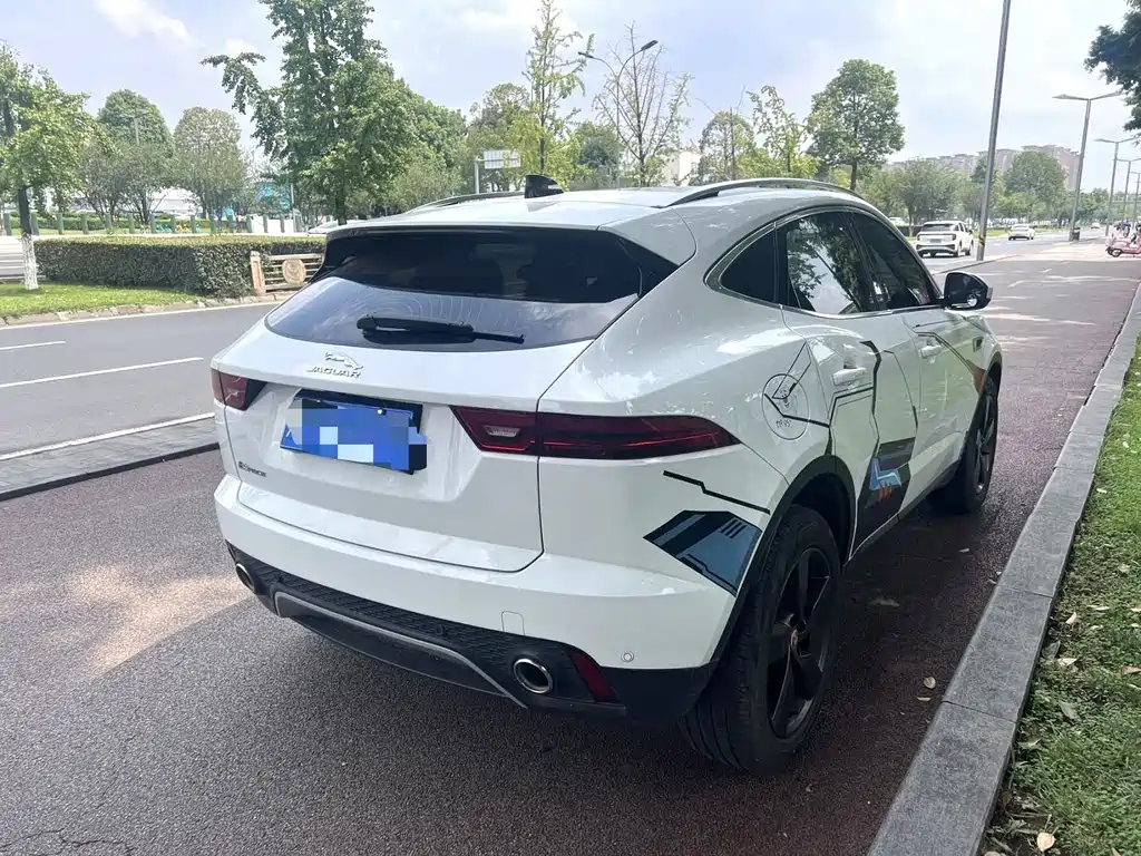 Jaguar E-PACE — миниатюра 9