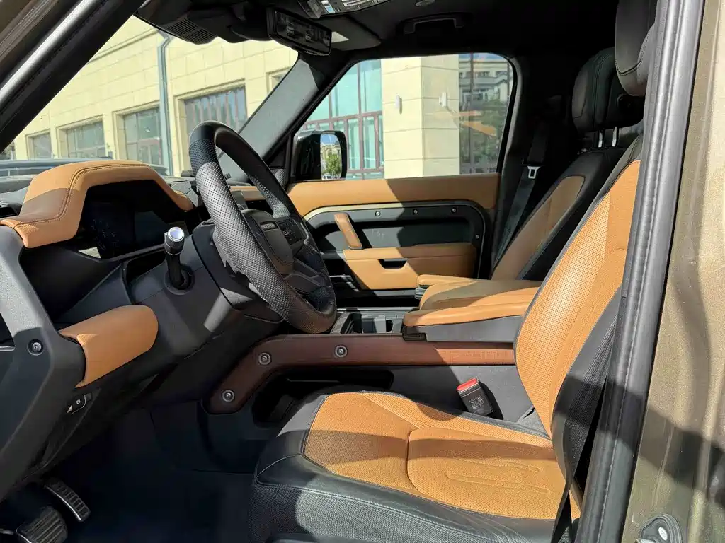 Land Rover Defender — миниатюра 4