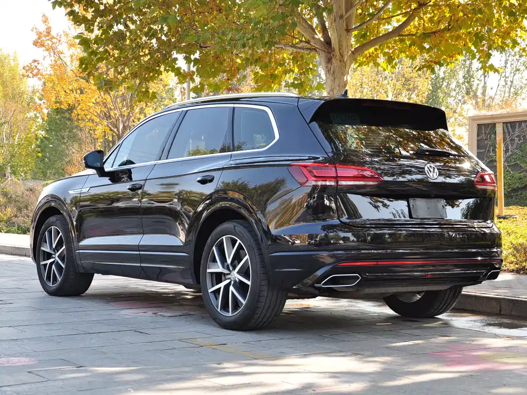 VOLKSWAGEN TOUAREG