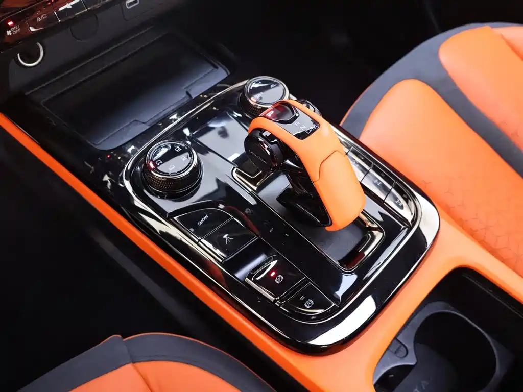 TANK CO CREATION TANK 300