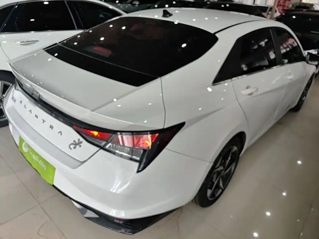 Hyundai Elantra — миниатюра 7