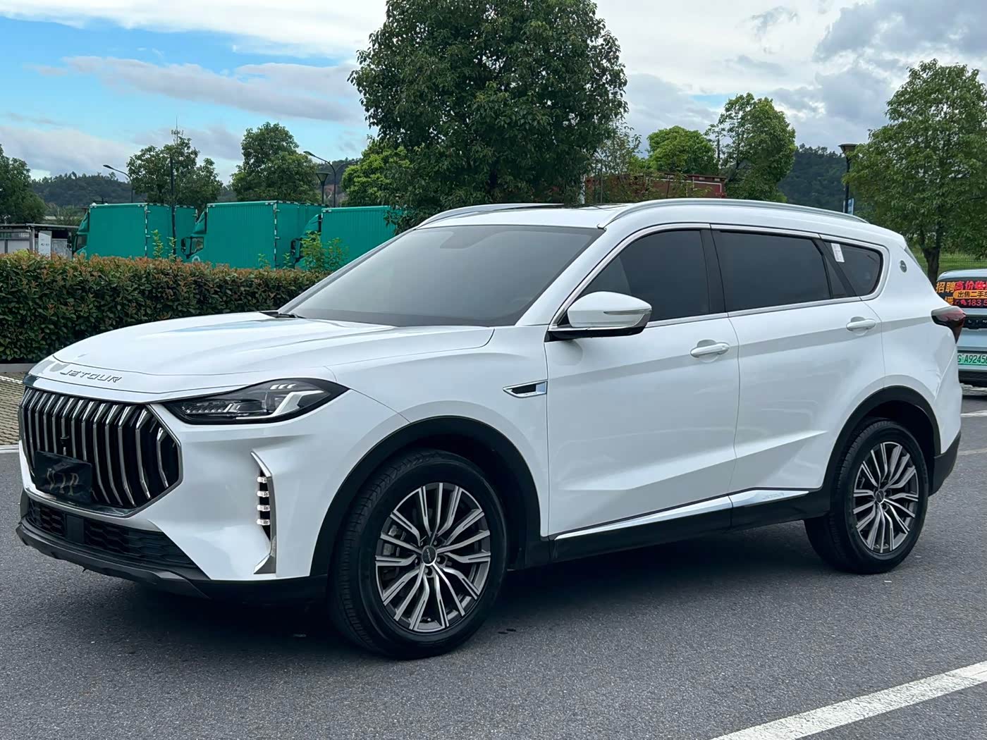 Jetour Jetour X70 PLUS 1.5 л 2024 г. Белый, пробег 40000 км
