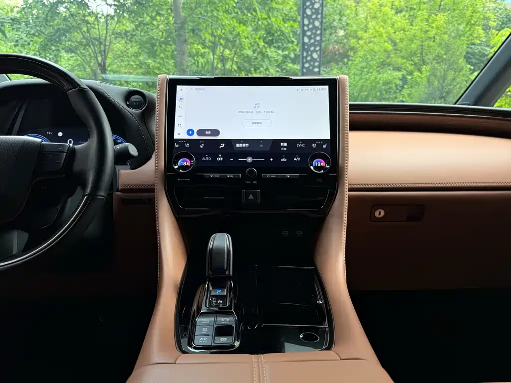 Toyota Alphard — миниатюра 15