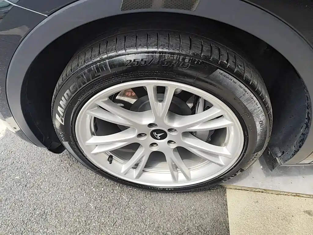 Tesla Model Y — миниатюра 23